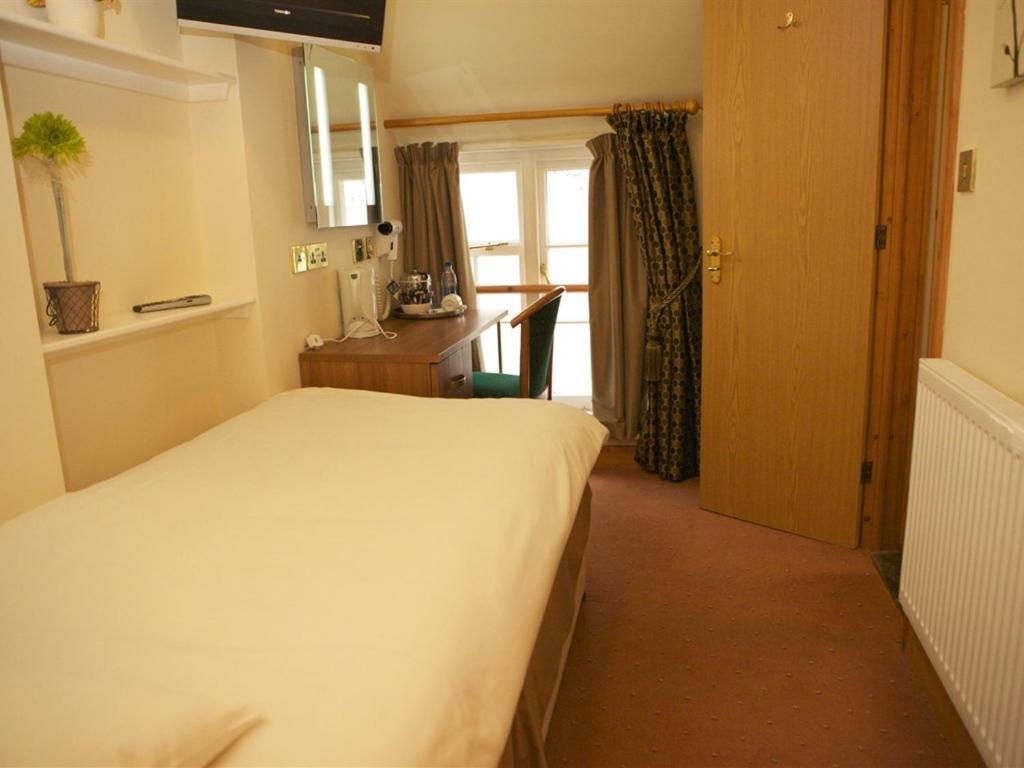 The Green Room Yeovil Room photo